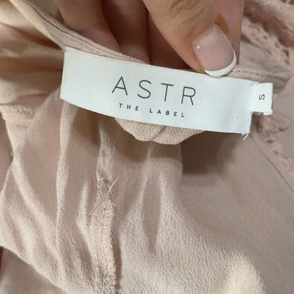 astr the label Authentic baby pink lace short sleeve Plunge midi dress small - Picture 6 of 9
